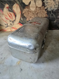 Oude aluminium EHBO trommel