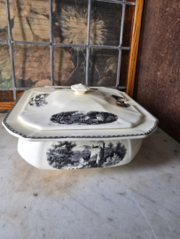 Soepterrine landschap zwart
