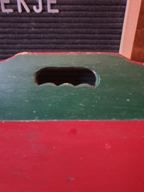 Oude rood groen houten mangelbak