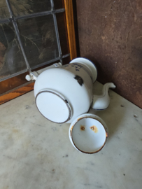 Oude emaille koffiepot schaats handvat