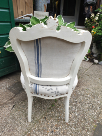 Oud brocante doorleefd stoeltje