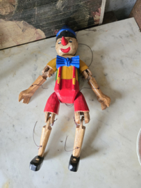 Oude houten pinokkio pop