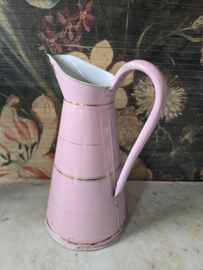 Roze emaille waterkan