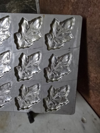 Oude chocolademal eikenblad