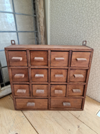 Handgemaakt houten ladekastje