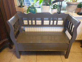 Oud brocante houten klepbankje