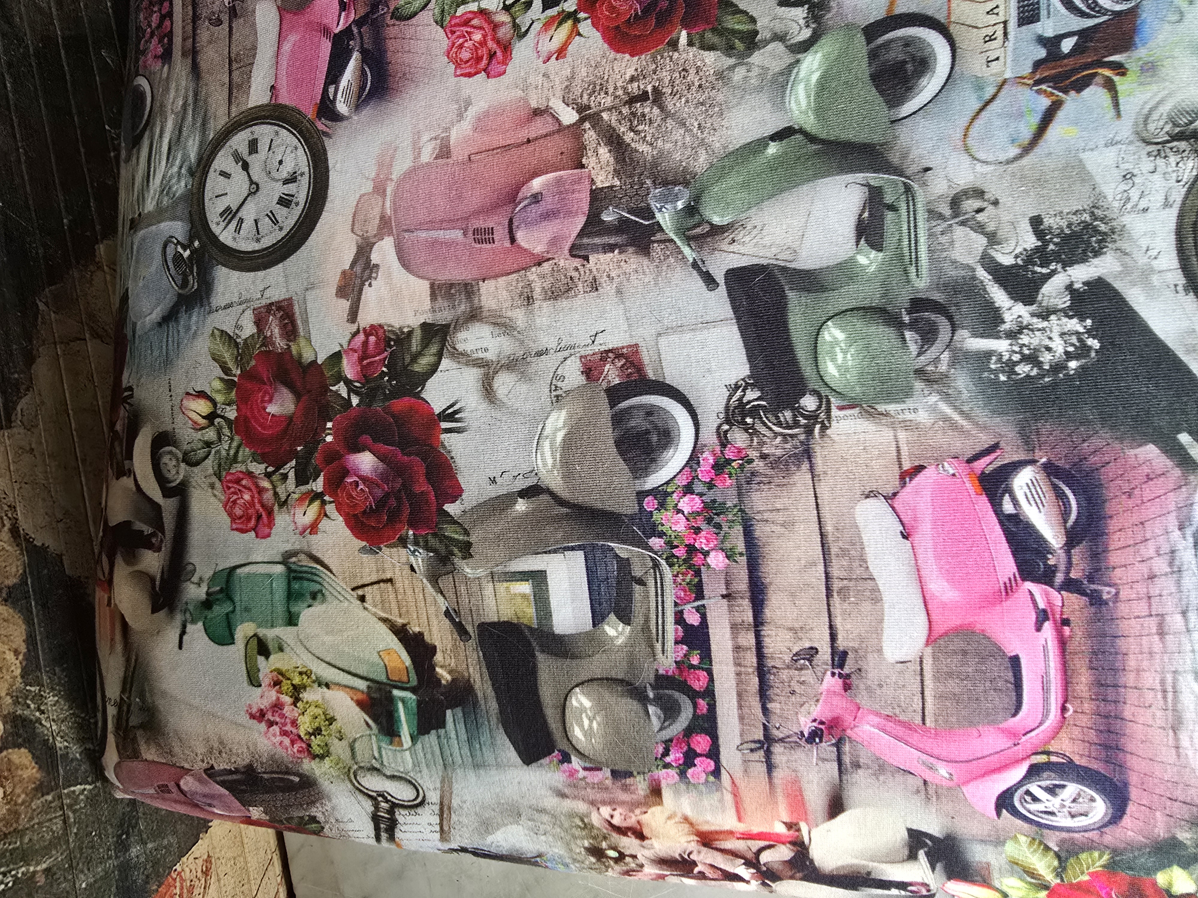 Brocante voetenbankje bolpootjes