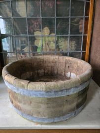 Oude houten kaasvat olijfbak