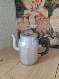 Oude aluminium pruttelpot