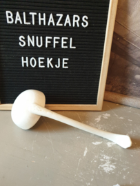 Oude witte soeplepel