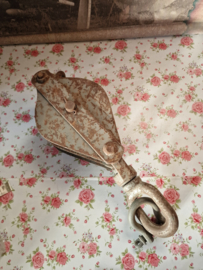 Oude zware katrol