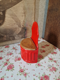 Rood emaille zoutpot houten deksel