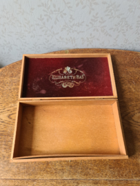 Oude houten sigarendoos Elisabeth Bas