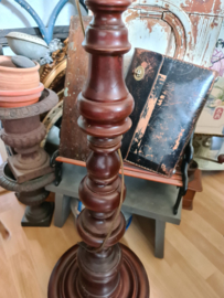 Oude houten lampenvoet