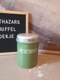Reseda groen emaille beschuitbus zilveren bies
