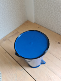 Blauw emaille kan