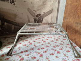 Oud metalen caravan opstapje