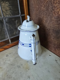Oude emaille koffiepot schaats handvat