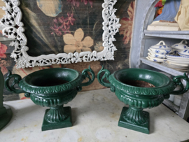 Antiek groen gietijzeren tuinvaas oorvaas