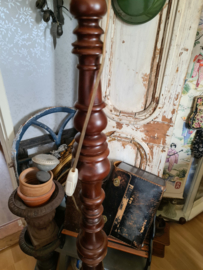 Oude houten lampenvoet