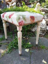Brocante oud voetenbankje footstool rozen