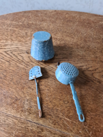 Blauw gespikkeld kinder emaille