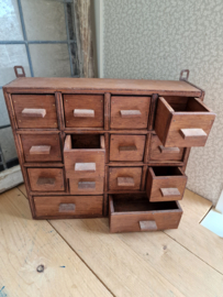 Handgemaakt houten ladekastje