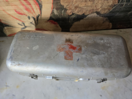 Oude aluminium EHBO trommel
