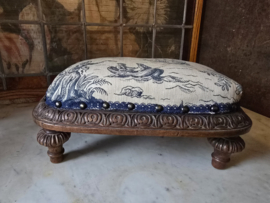 Antiek voetenbankje toile de jouy stof