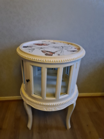 Brocante creme theekastje vlinders