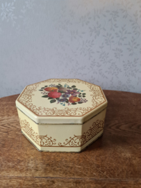 Oud blikken koektrommel bloem