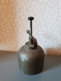 Oude koperen verstuiver