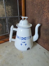 Oude emaille koffiepot schaats handvat