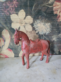 Oud rood houten paard