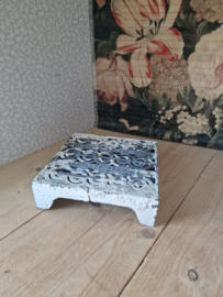 Antiek gietijzeren plateau onderzetter
