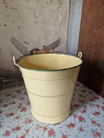 Zachtgeel emaille aardappelen emmer