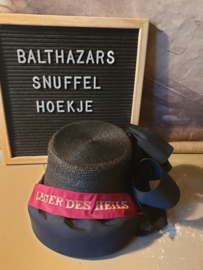 Oude dames kaphoed leger des heils