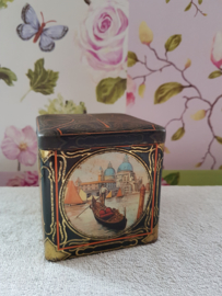 Oud cacao blik van houten weesp