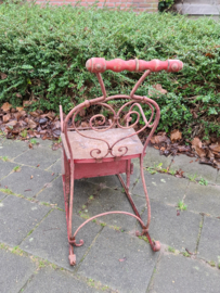 Antieke smeedijzeren slee duwslee