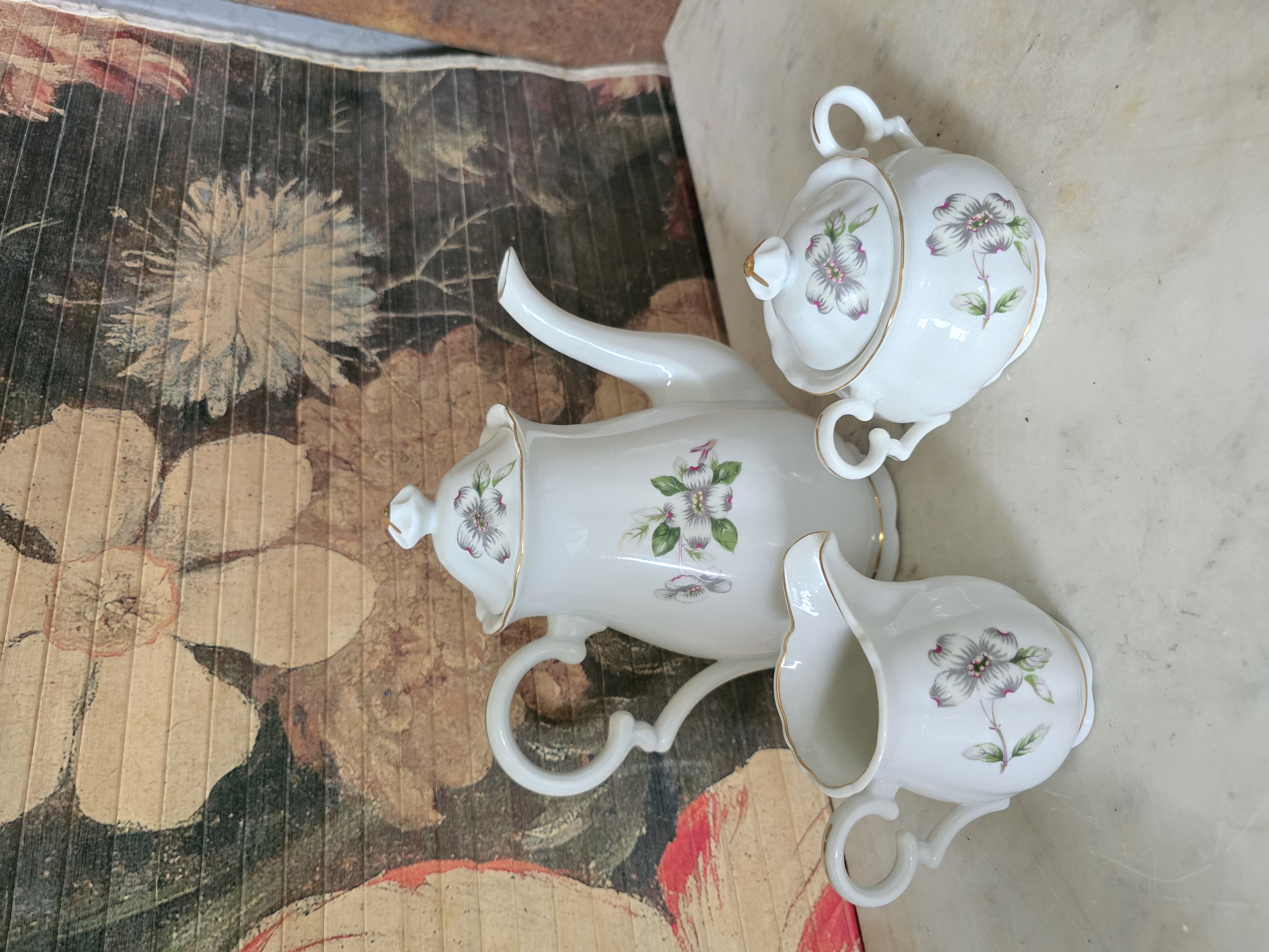 Theepot met roomstel cherry