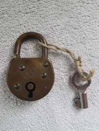 Oud koperen hangslot slot