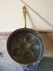 Antiek koperen poffertjespan pan