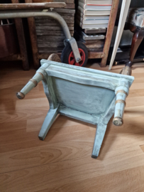Klein brocante houten stoeltje