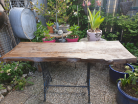 Industriële tafel tuintafel eettafel iepen blad gietijzeren onderstel