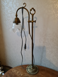Antiek koperen lamp met glazen kapje