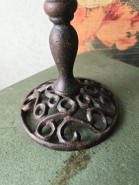 Zwart gietijzeren kaarsenstandaard