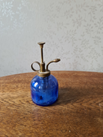 Oud blauw glazen koperen verstuiver