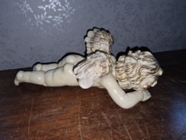 Liggende slapende engel