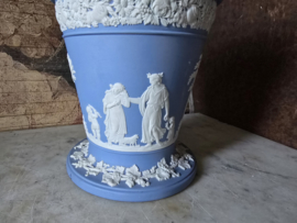 Vaas met bloemensteker wedgwood jasperware blue