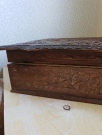 Antiek bewerkte houten schrijfkist pauwen